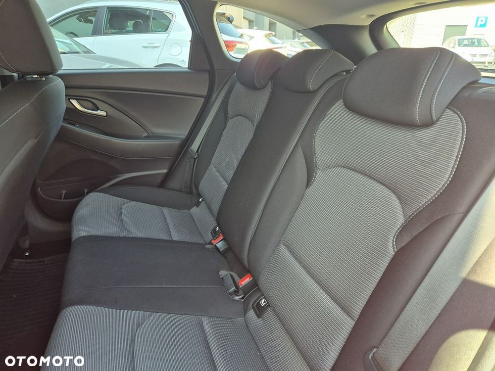 Hyundai i30 1.6 D Classic + - 15