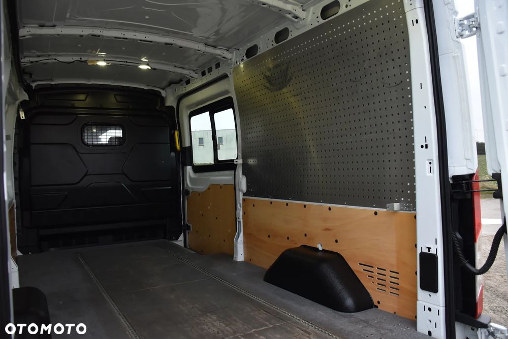 Ford Transit - 21