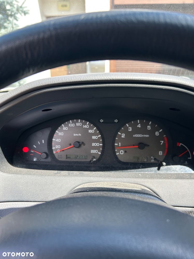 Nissan Almera 1.4 - 8
