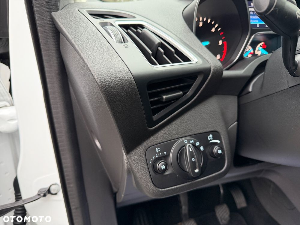 Ford Kuga 2.0 TDCi 2x4 Titanium - 20