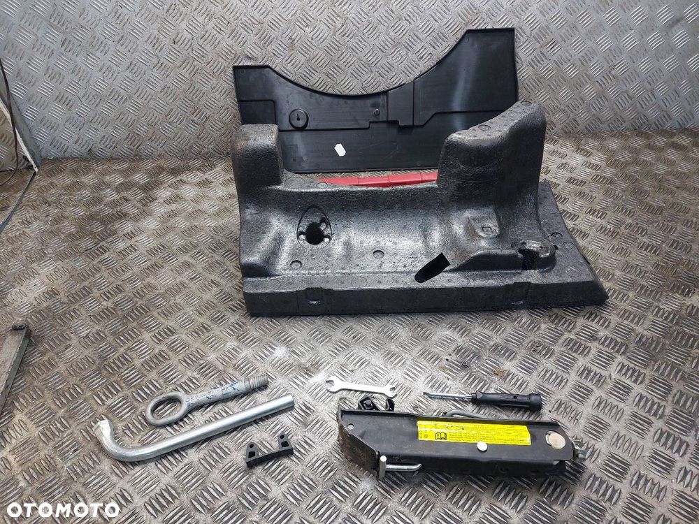 LEWAREK PODNOŚNIK SAMOCHODOWY WKŁAD UCHO PASSAT B6 3C0011031B - 5