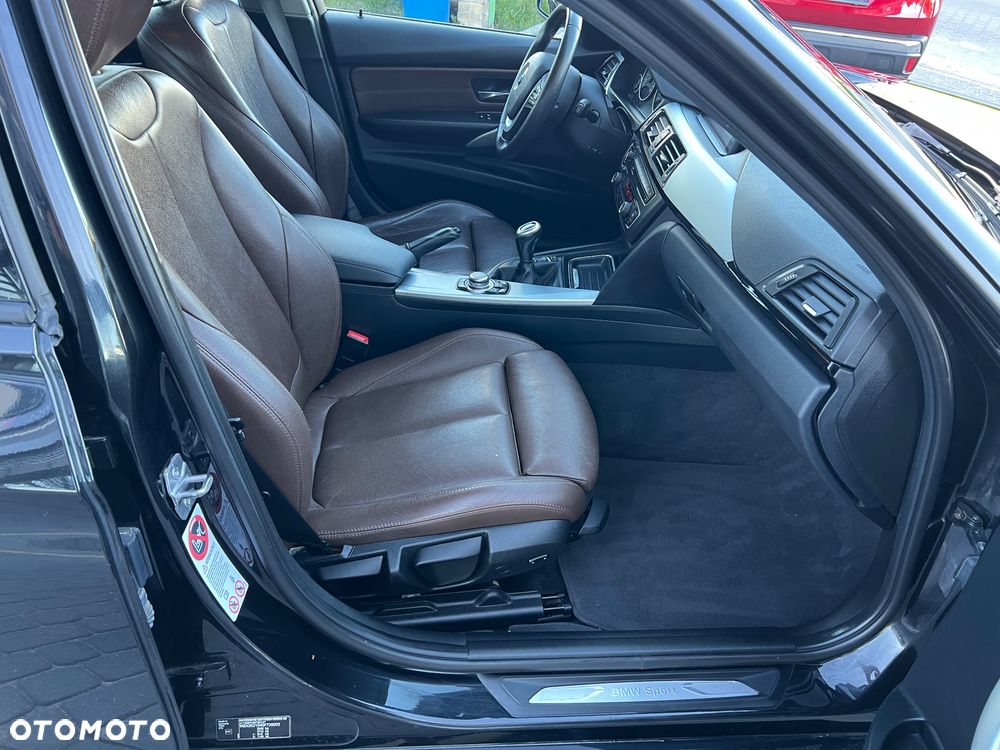 BMW Seria 3 318d Luxury Line - 29