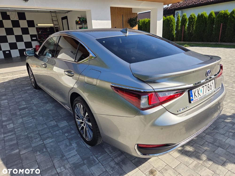 Lexus ES - 4