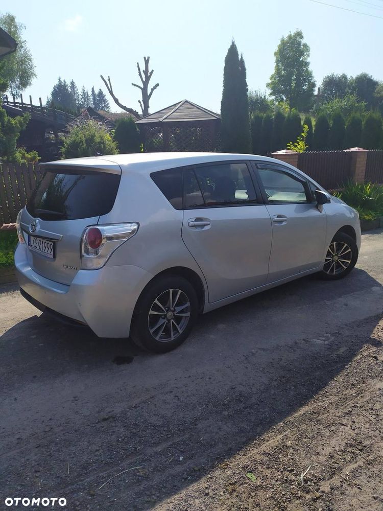 Toyota Verso 1.8 Premium - 4