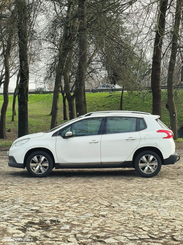 Peugeot 2008 1.2 PureTech Allure - 8