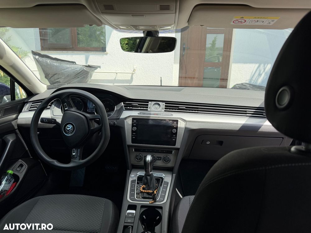 Volkswagen Passat 2.0 TDI SCR DSG Comfortline - 24