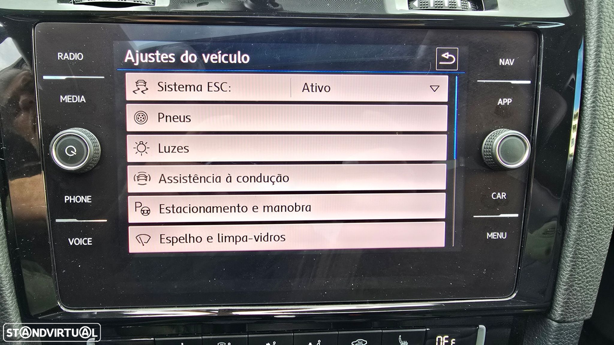VW Golf Variant 1.6 TDi Highline DSG - 26