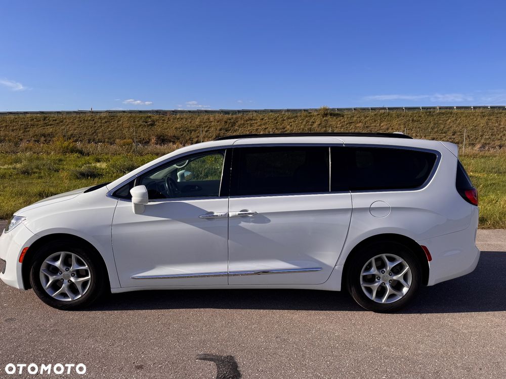 Chrysler Pacifica - 5