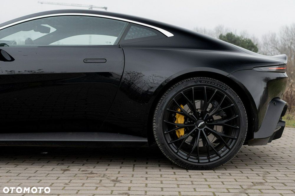 Aston Martin Vantage - 13