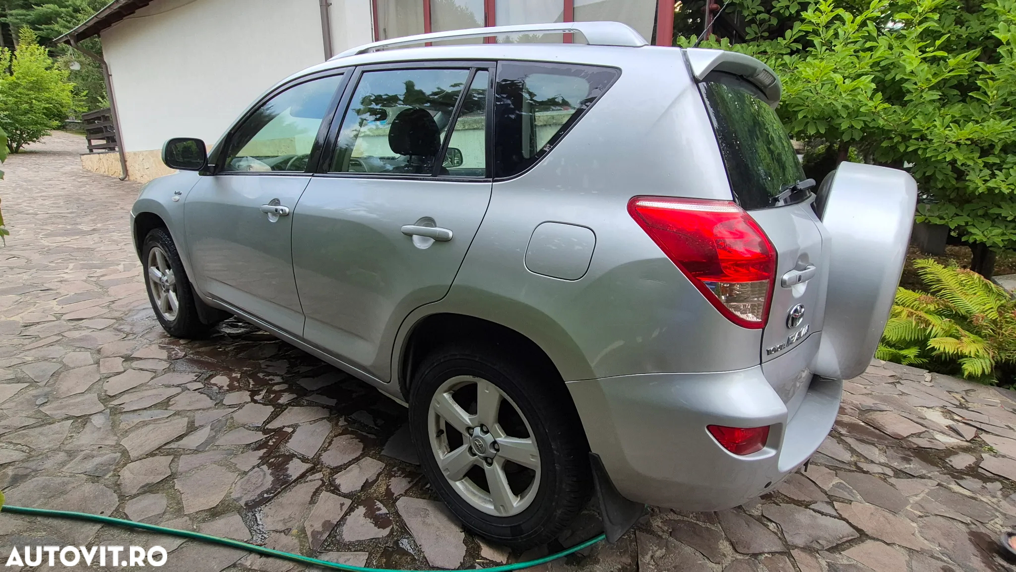 Toyota RAV4 2.2 D-4D Luxury - 4