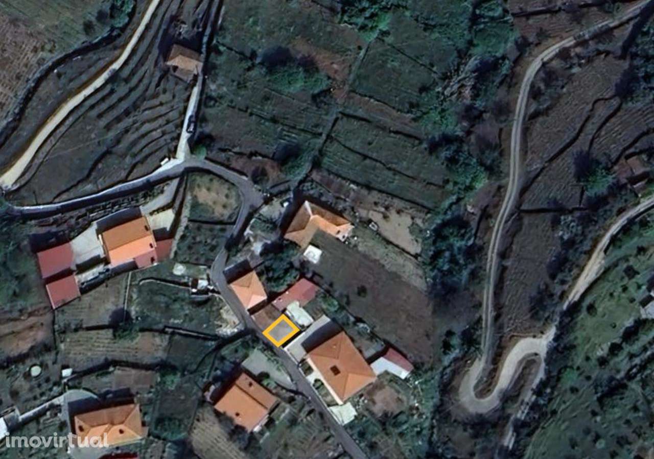 moradia para restauro - Grande imagem: 2/4