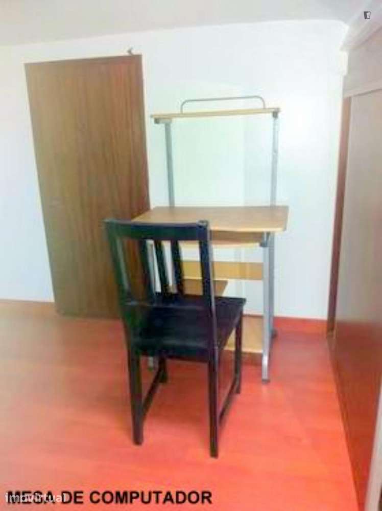Quarto - localizado em Paranhos Porto - Grande imagem: 3/13