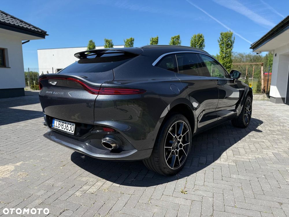 Aston Martin DBX - 4