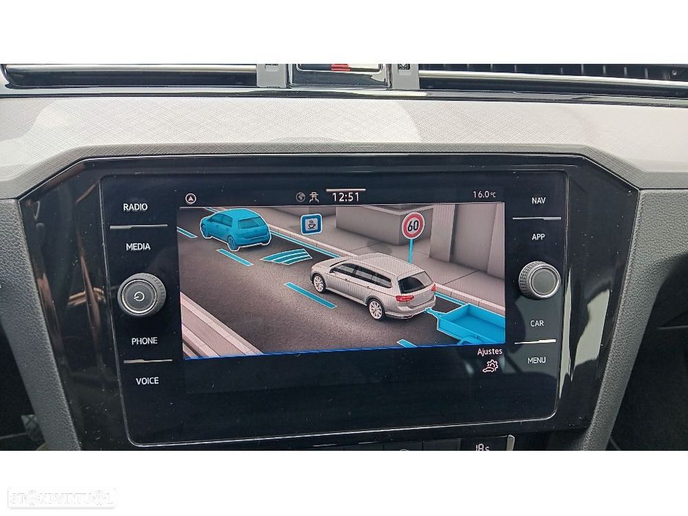 VW Passat Variant 2.0 TDi Business DSG - 17