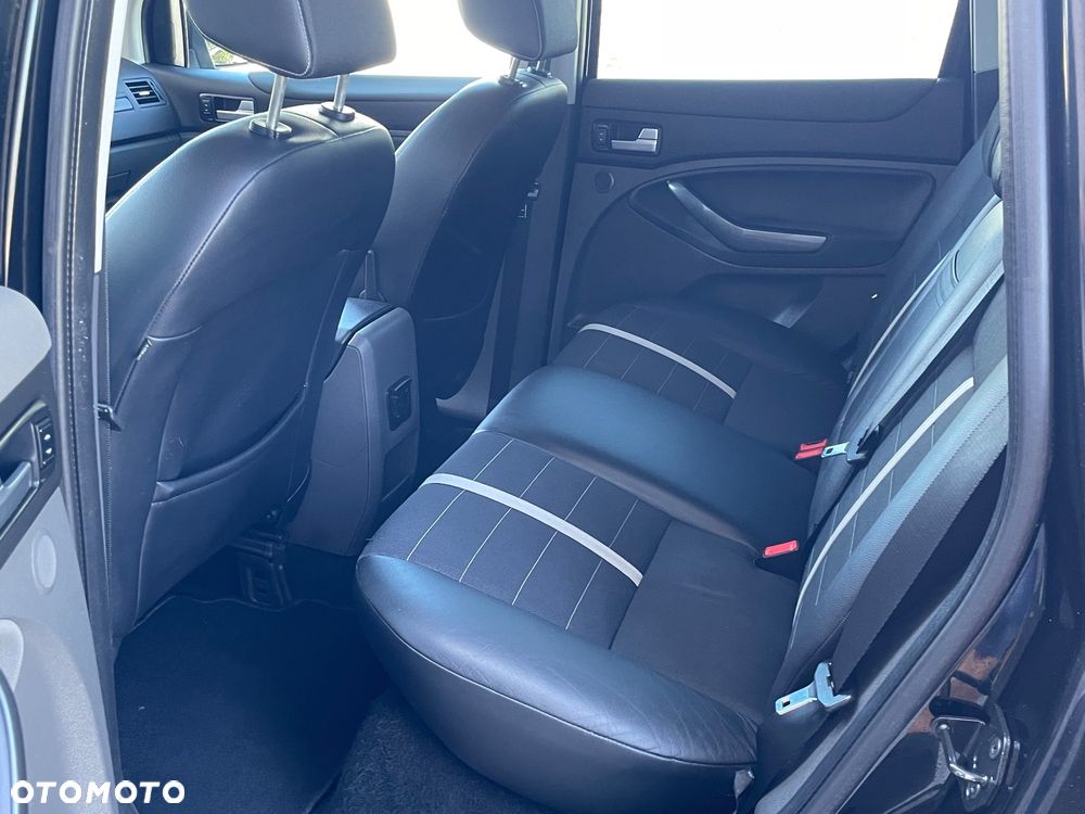 Ford Kuga - 23
