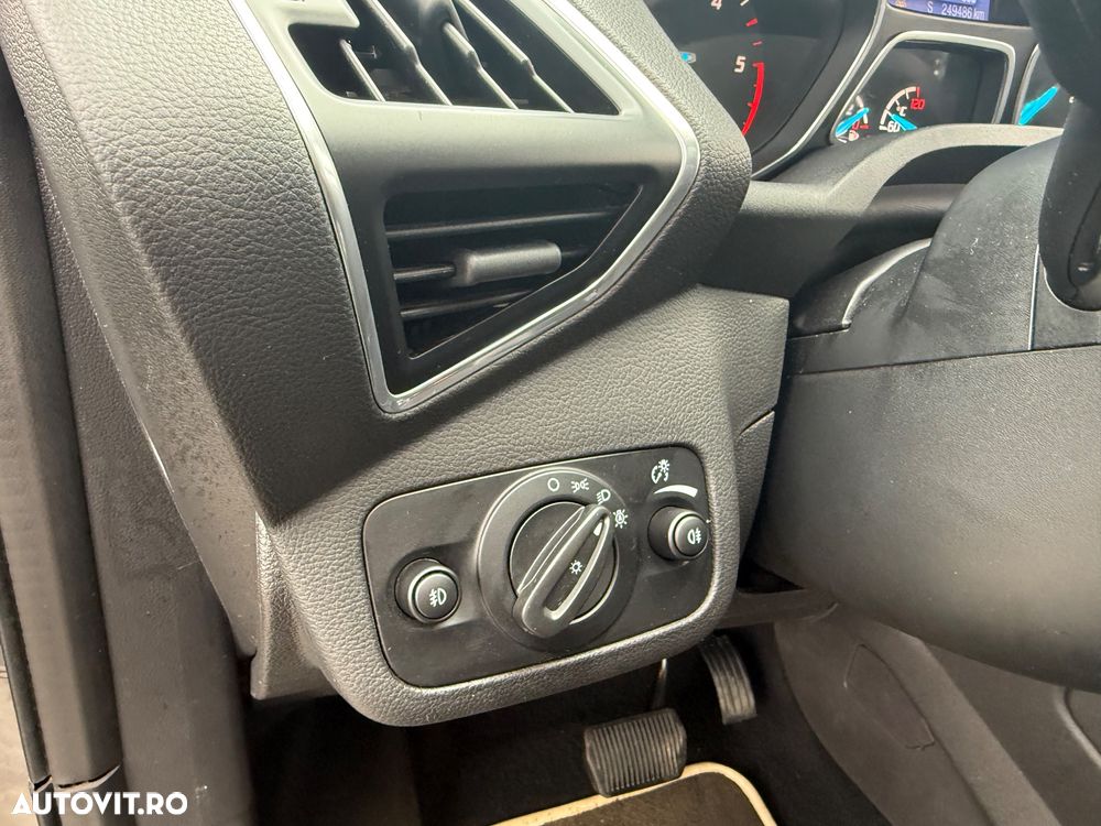 Ford Kuga 2.0 TDCi 4WD Powershift Titanium - 33