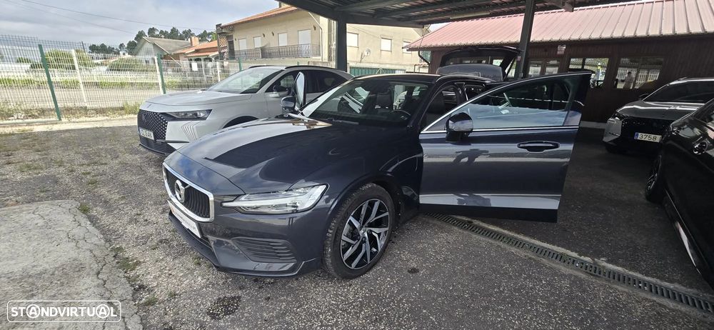 Volvo V60 2.0 T8 AWD TE Momentum Plus - 32