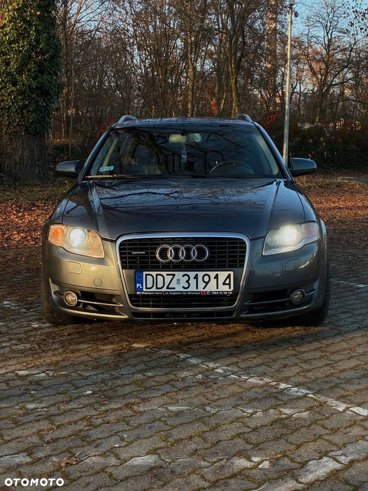 Audi A4 Limousine - 1