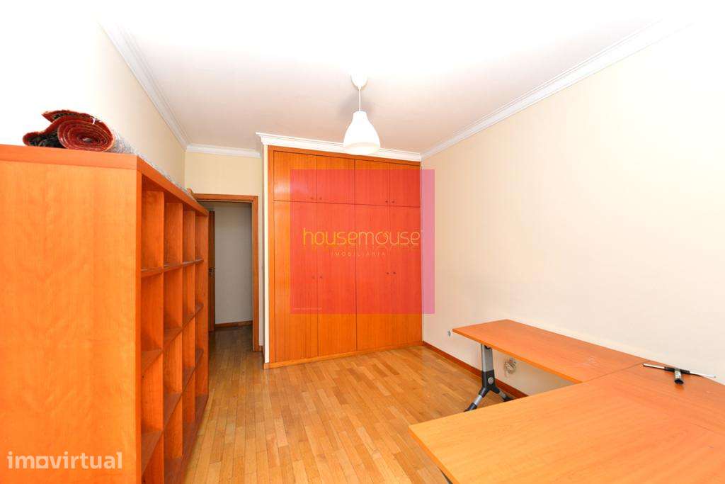 Apartamento T 3 Mobilado no Centro da Cidade c/ Garagem fechada - Grande imagem: 5/14