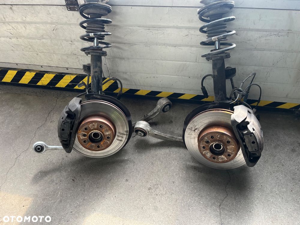 BMW E60 Xdrive Prawa zwrotnica z wahaczami i amortyzatorem
