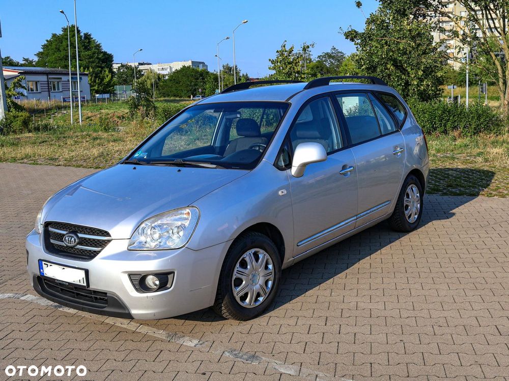 Kia Carens - 7