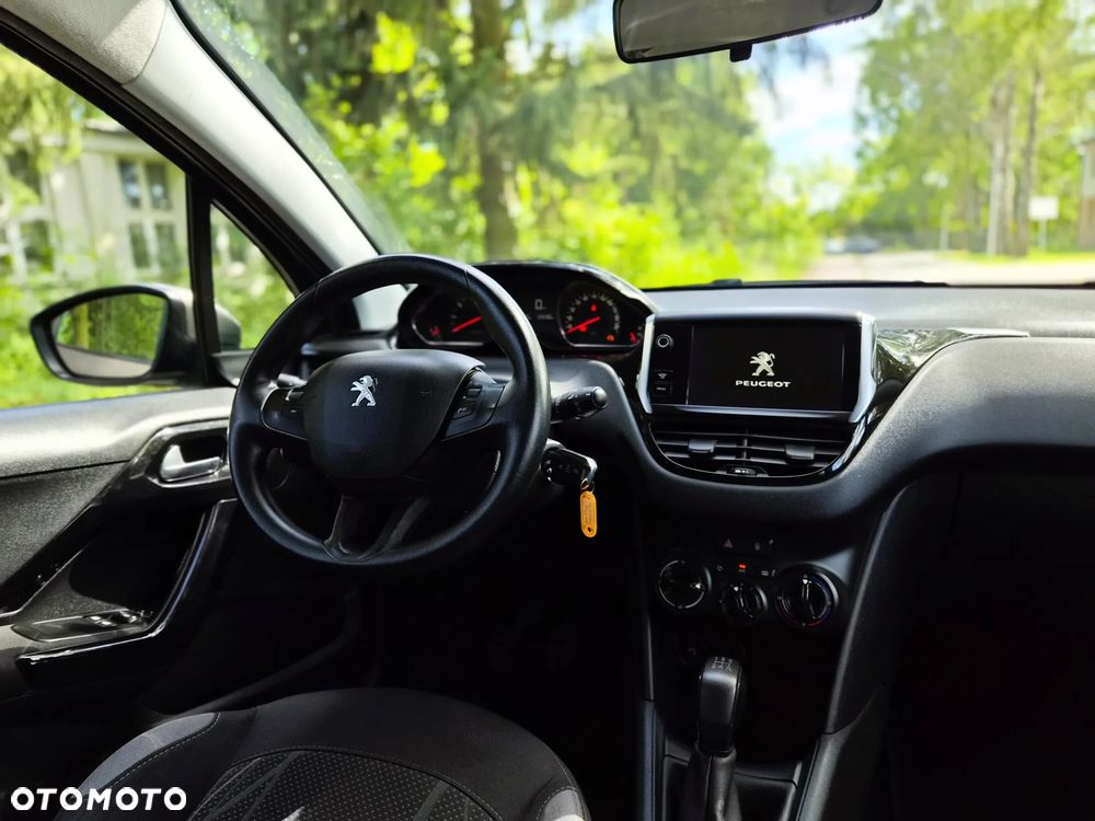Peugeot 208 - 25