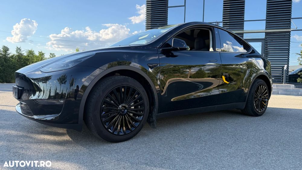 Tesla Model Y - 5