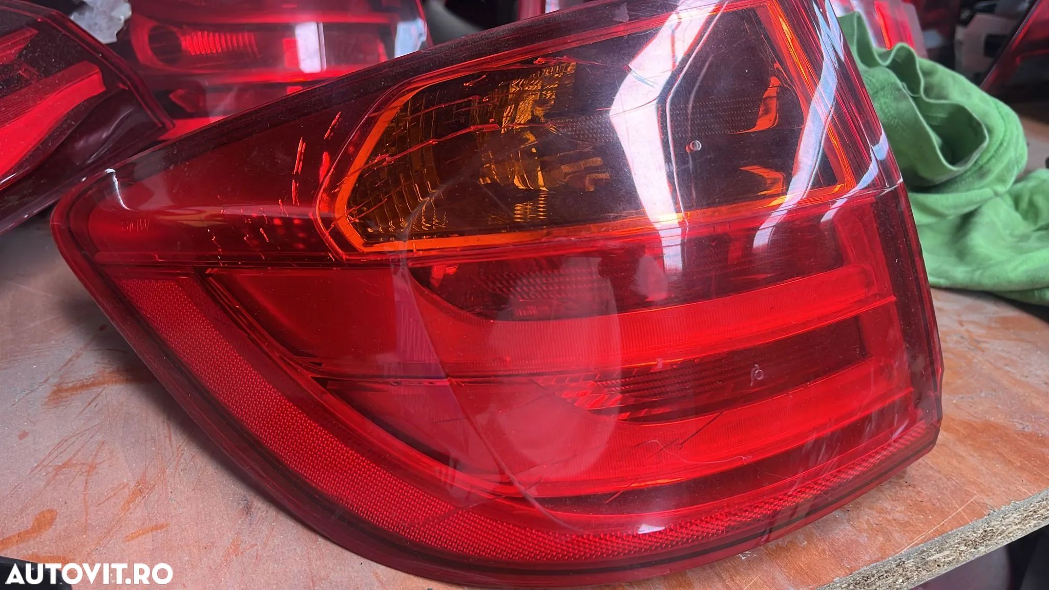 Stop stanga BMW f31 fisuri pe sticla - 1