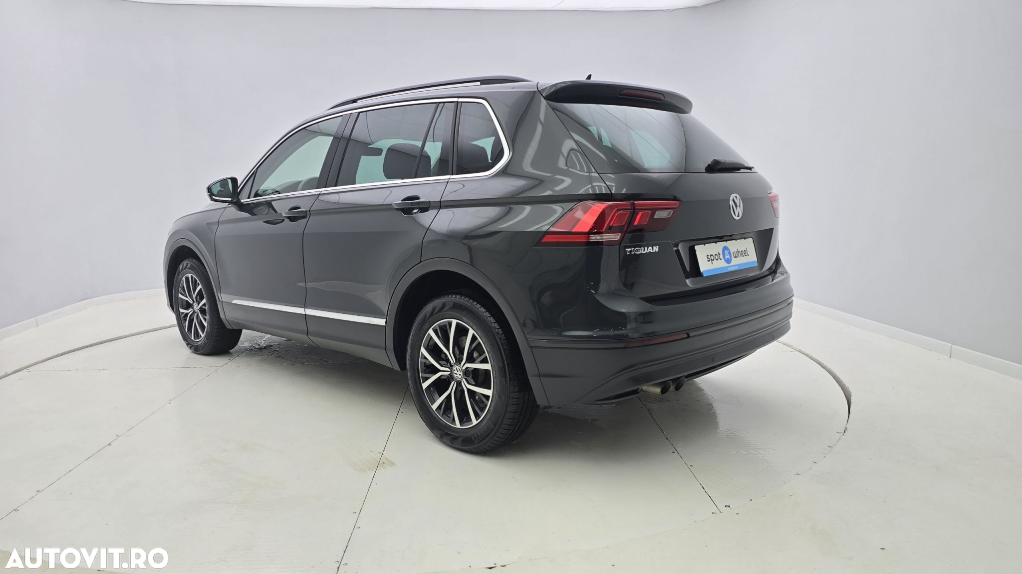 Volkswagen Tiguan 2.0 TDI 4Mot DSG Comfortline - 8