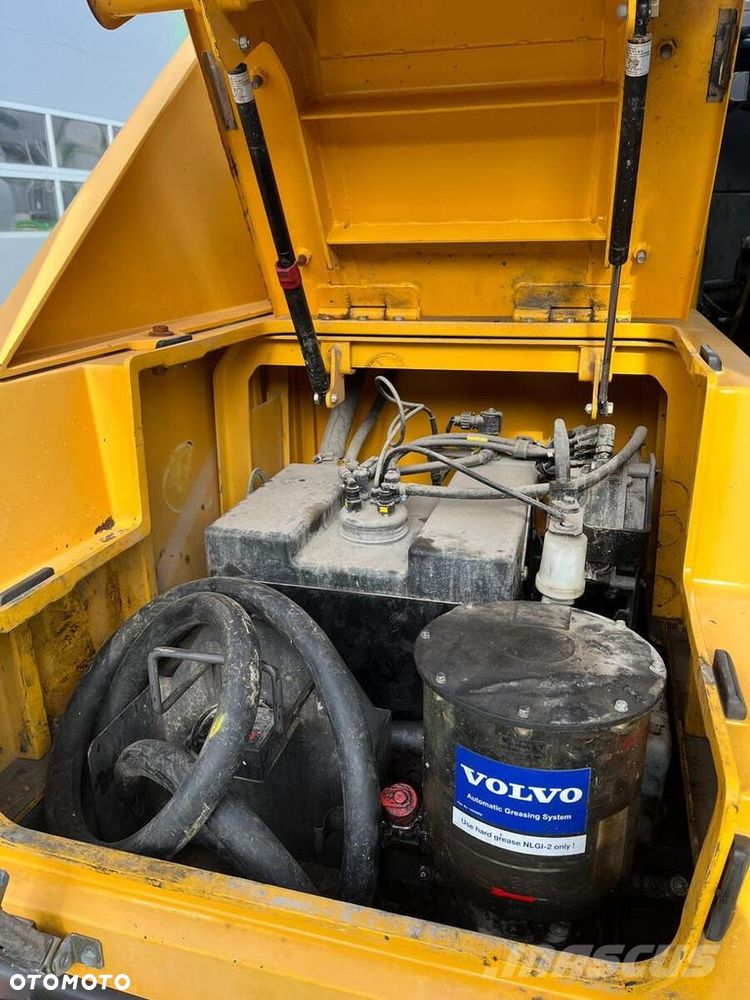 Volvo EC 300 EL - 12
