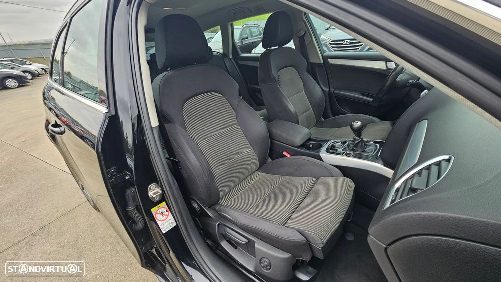 Audi A4 Avant 2.0 TDI DPF S line Sport Pack - 32