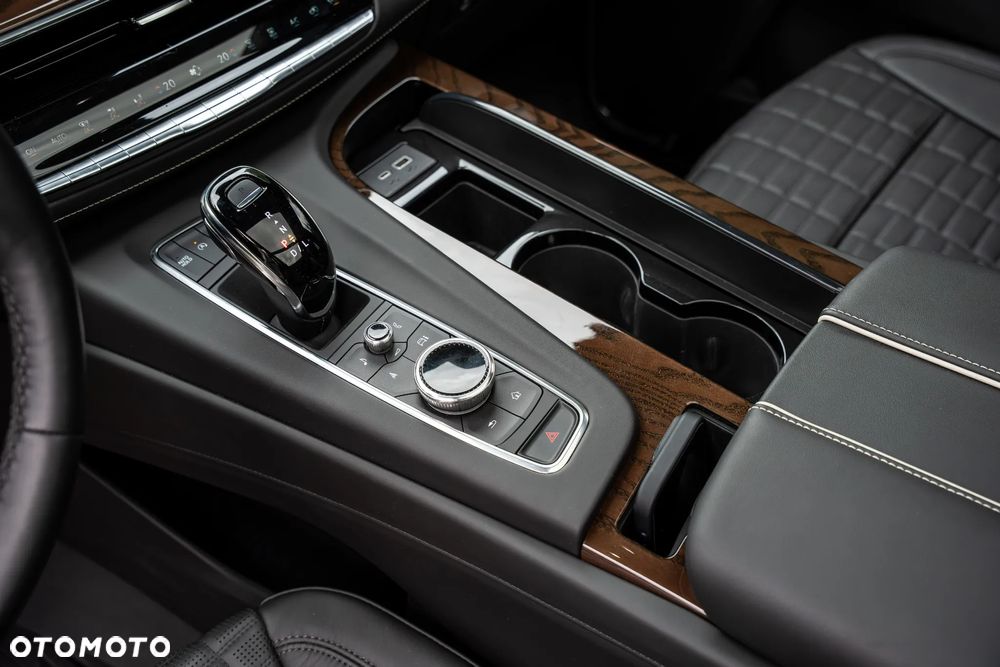 Cadillac Escalade - 25