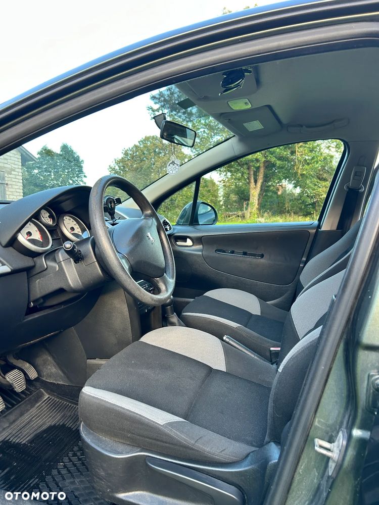 Peugeot 207 - 6