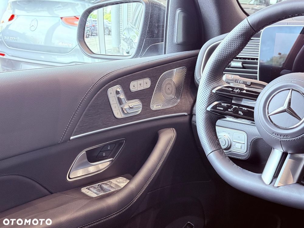 Mercedes-Benz GLS - 12