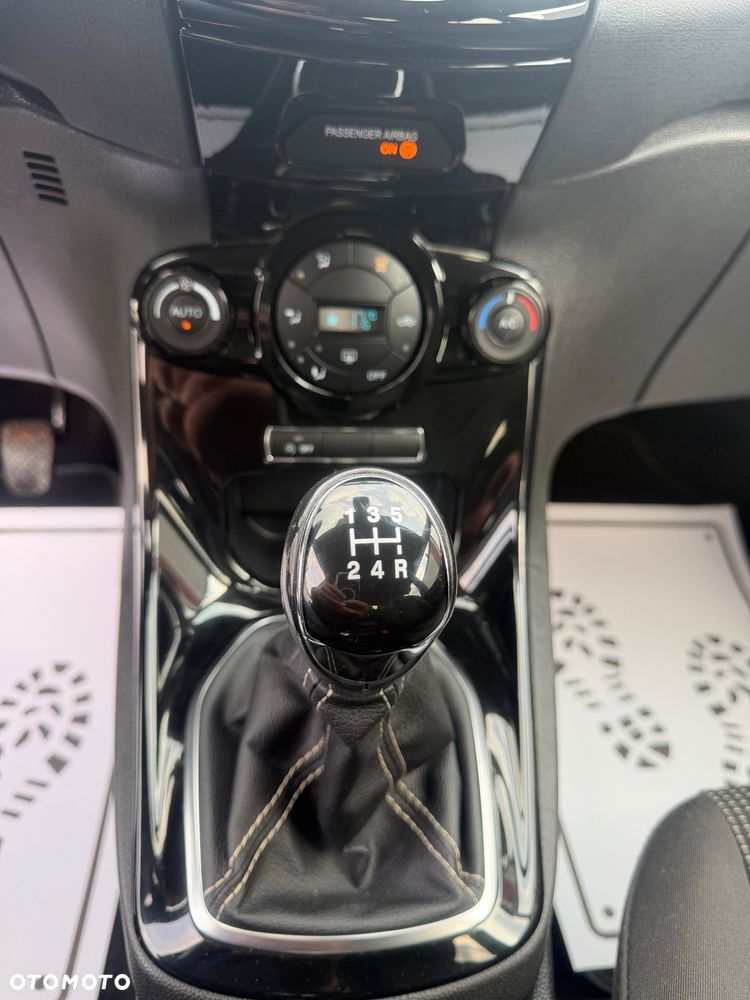 Ford Fiesta 1.0 EcoBoost S&S TITANIUM - 28