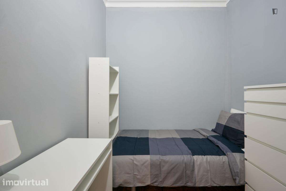 Quarto - localizado em Benfica Lisbon - Grande imagem: 2/22