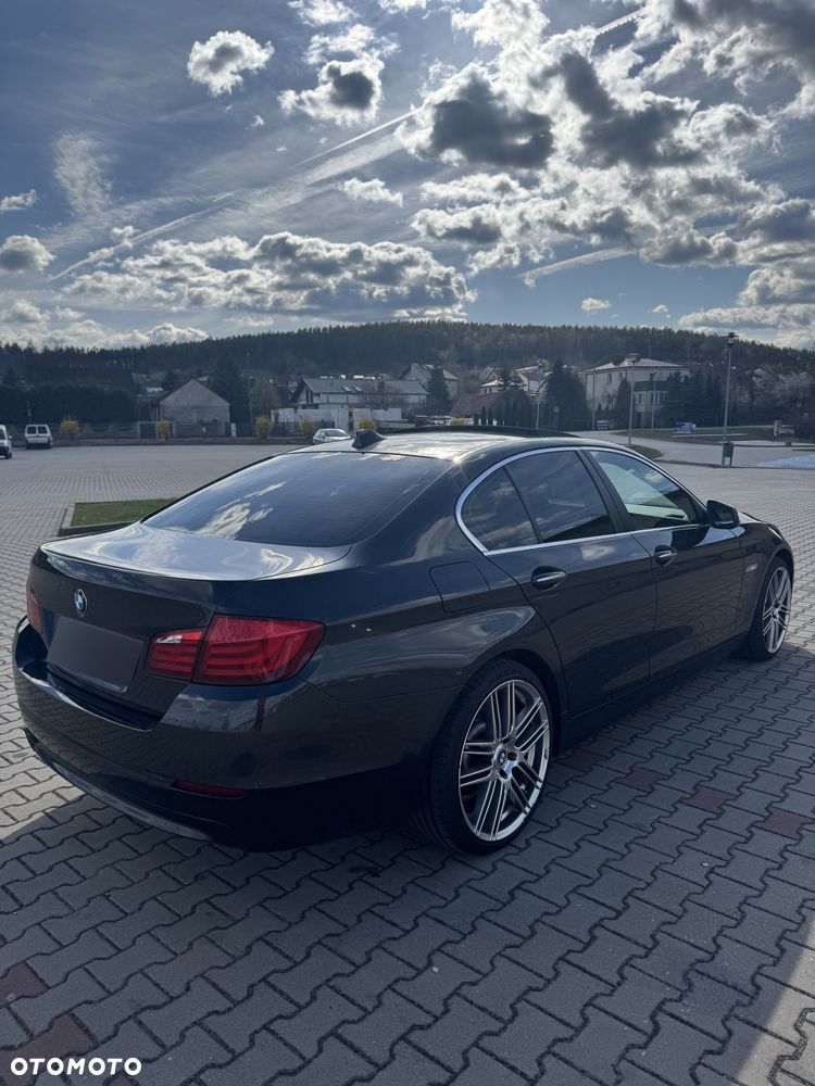 BMW Seria 5 525d xDrive - 6
