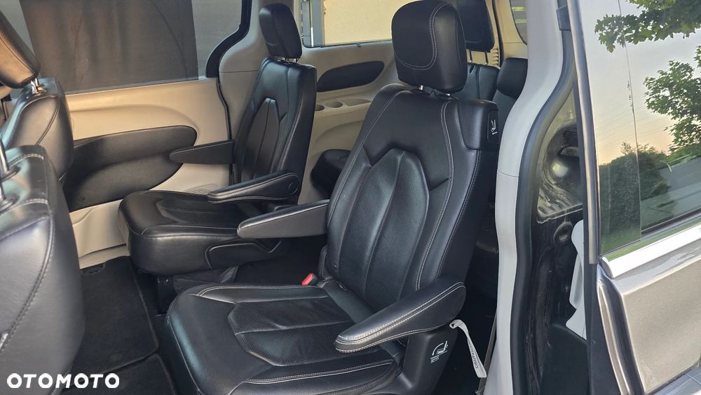 Chrysler Pacifica - 14