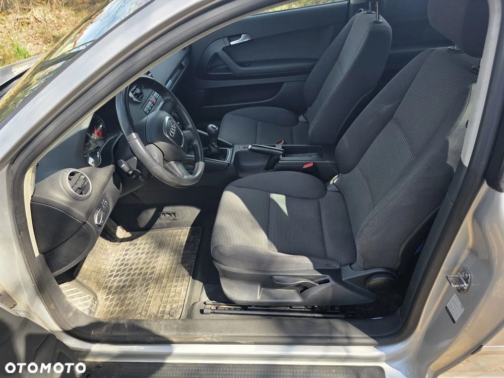 Audi A3 3-drzwiowe 1.6 FSI Ambiente - 9