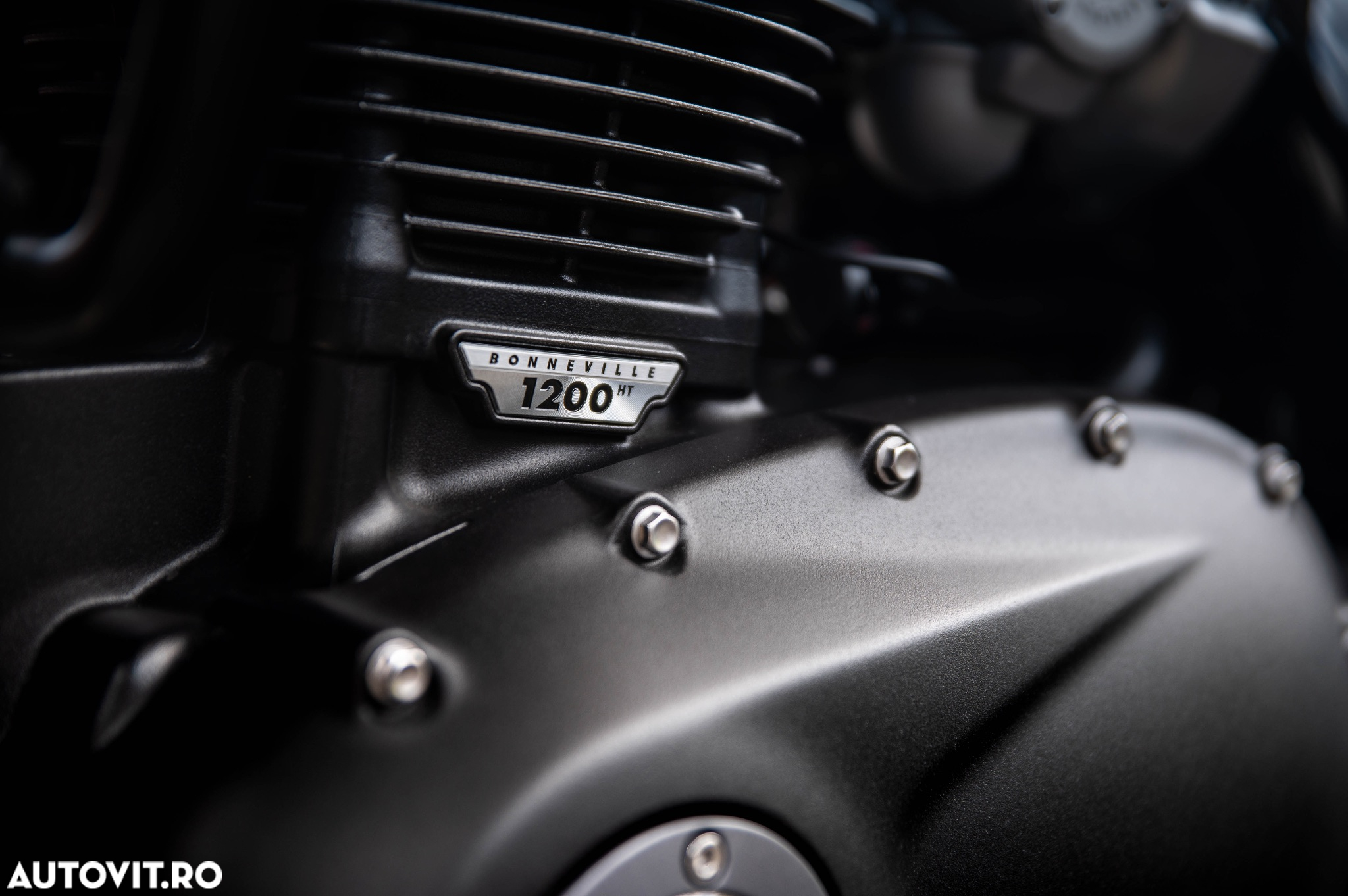 Triumph Bonneville Bobber - 6
