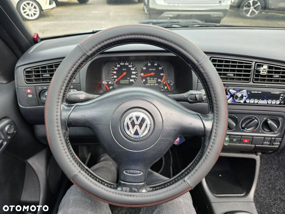 Volkswagen Golf Cabrio 2.0 - 13