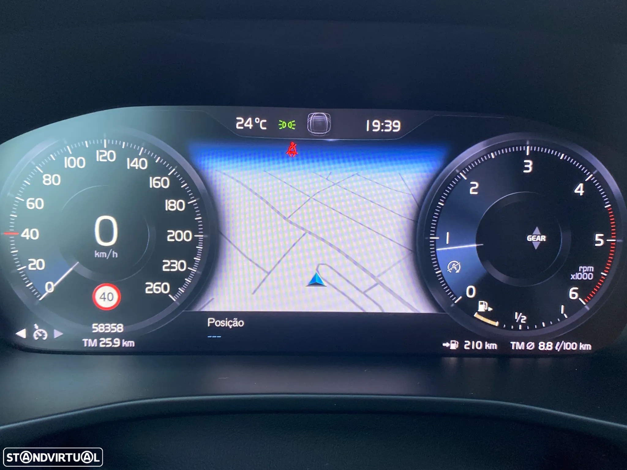 Volvo XC 40 2.0 D3 Momentum Plus - 5