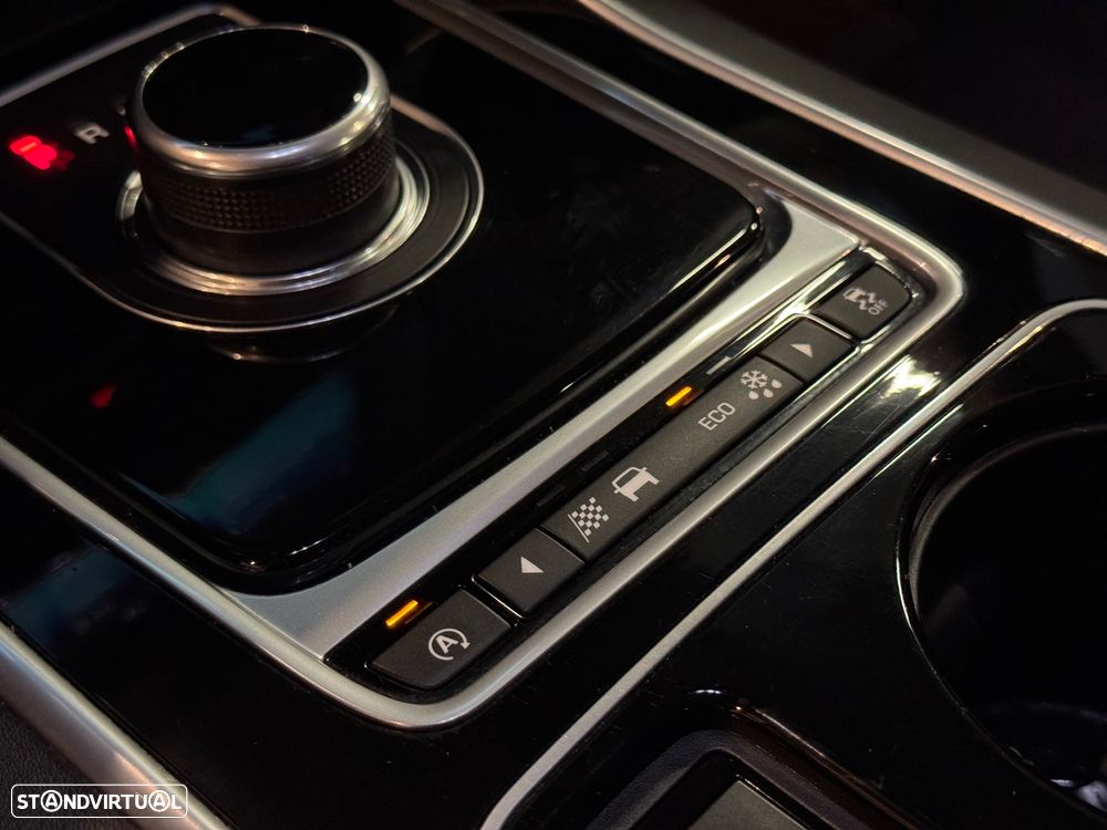 Jaguar XE 2.0 D R-Dynamic HSE - 19