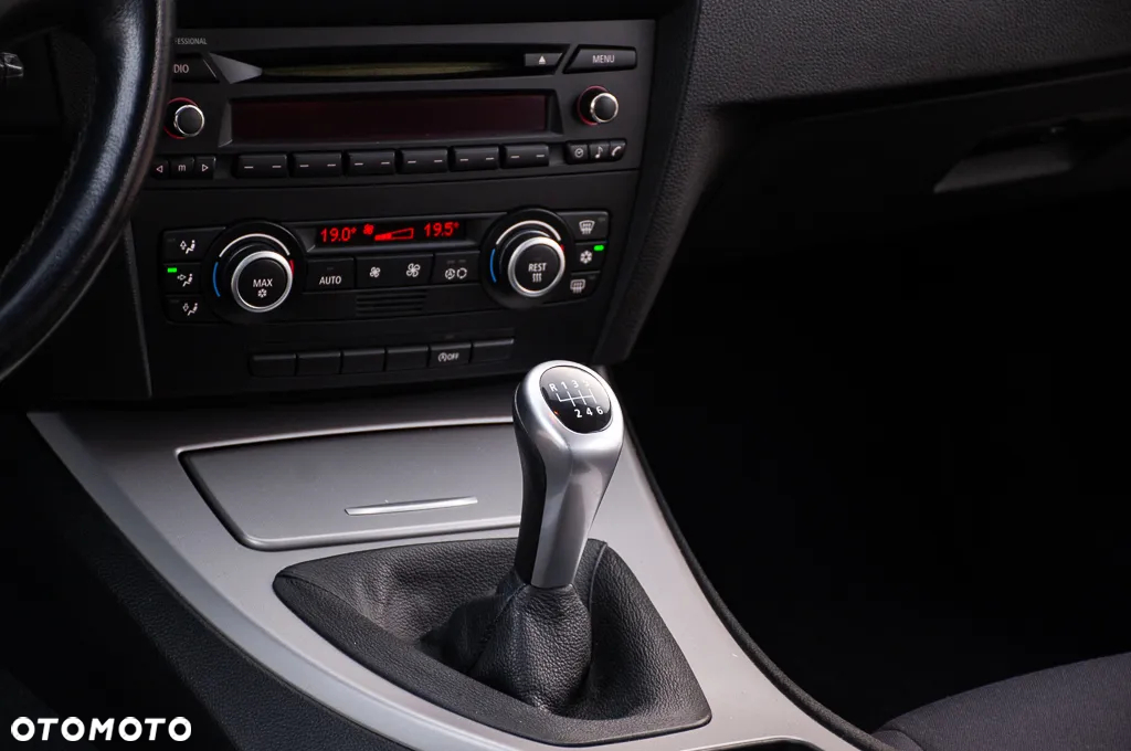 BMW Seria 3 318i Edition Sport - 31