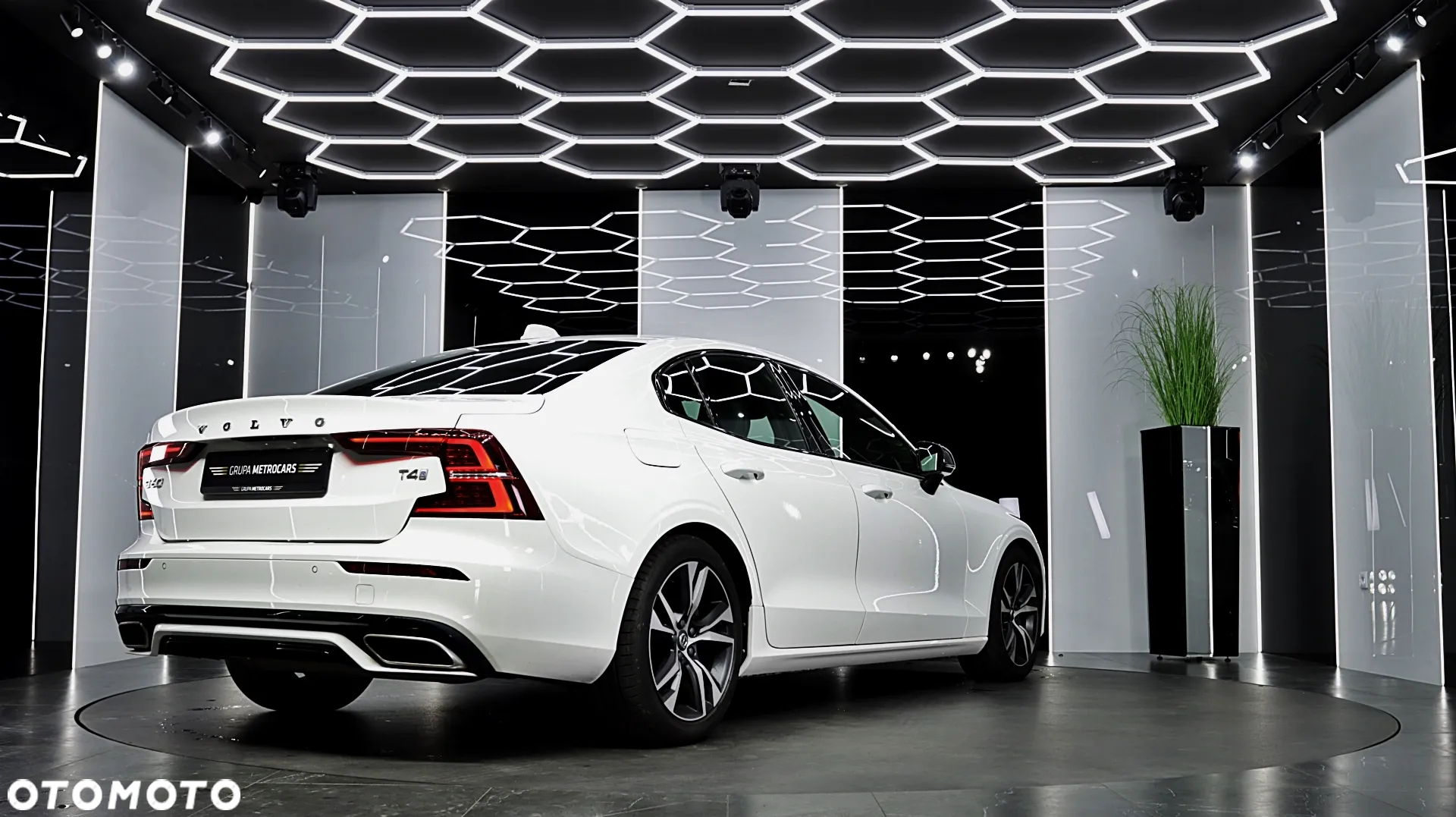 Volvo S60 T4 R-Design - 9
