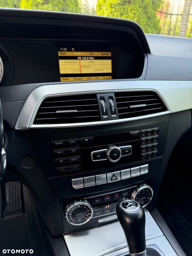 Mercedes-Benz Klasa C 180 CGI Automatik BlueEFFICIENCY Avantgarde - 12
