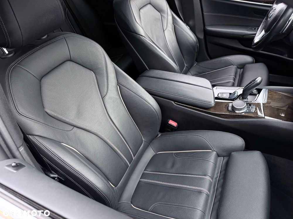 BMW Seria 5 530i xDrive Sport Line - 18