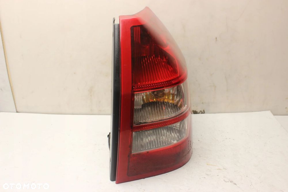 LAMPA PRAWY TYŁ CHRYSLER 300 I 300C KOMBI 2006R- - 2