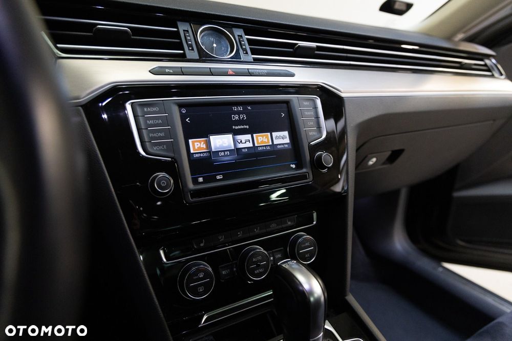 Volkswagen Passat 2.0 TDI (BlueMotion Technology) DSG Highline - 9