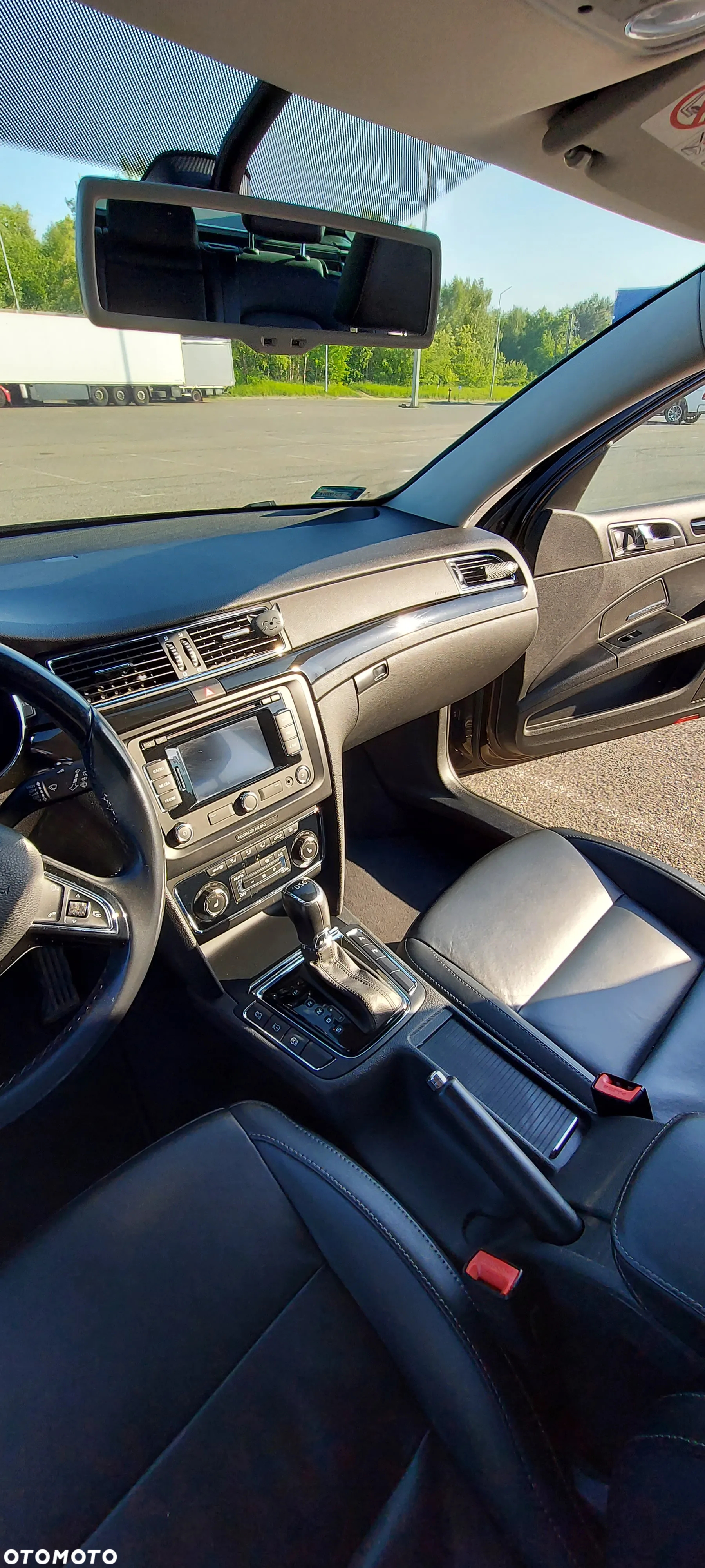 Skoda Superb 2.0 TDI Elegance DSG - 35